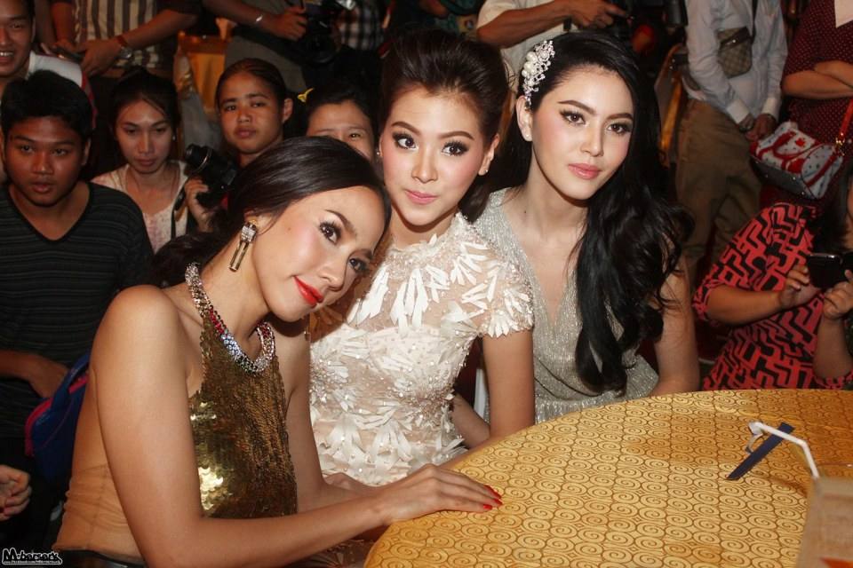 ใหม่ ดาวิกา  ใบเฟิร์น พิมชนก   เพื่อนซี้วิกหมอชิต