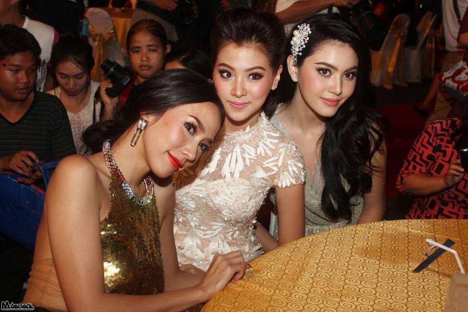 ใหม่ ดาวิกา  ใบเฟิร์น พิมชนก   เพื่อนซี้วิกหมอชิต