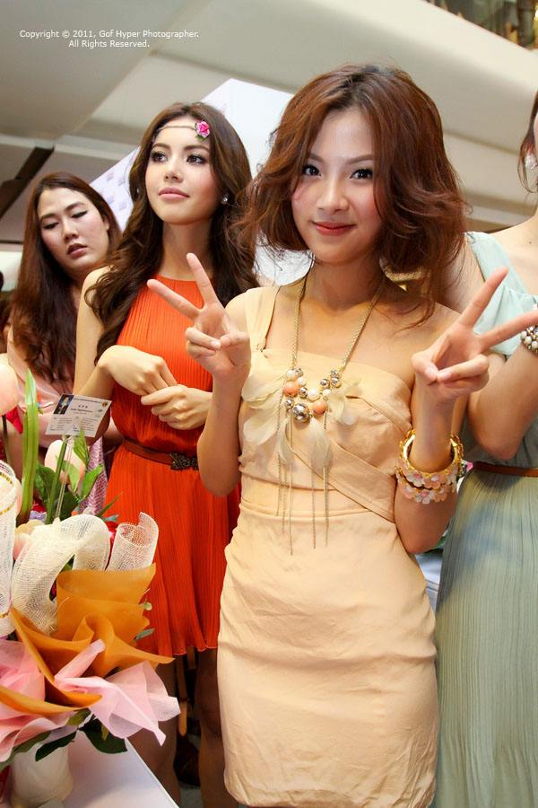 ใหม่ ดาวิกา  ใบเฟิร์น พิมชนก   เพื่อนซี้วิกหมอชิต