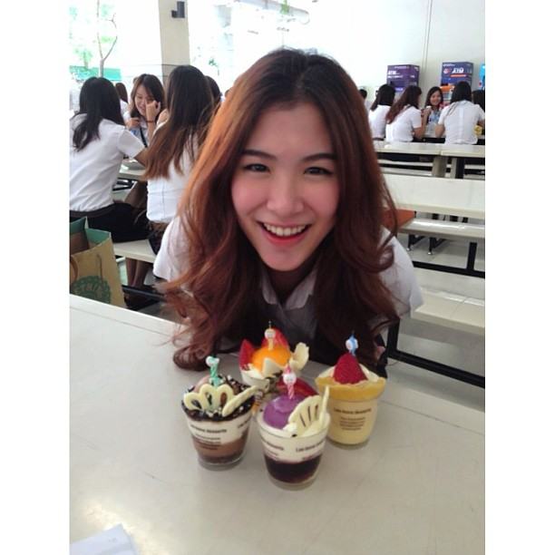 เบส โอลีฟ สูง ขาว หุ่นดี ขายาว