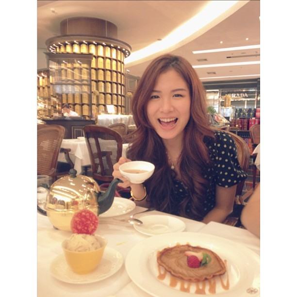 เบส โอลีฟ สูง ขาว หุ่นดี ขายาว