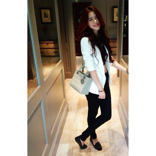 เบส โอลีฟ สูง ขาว หุ่นดี ขายาว