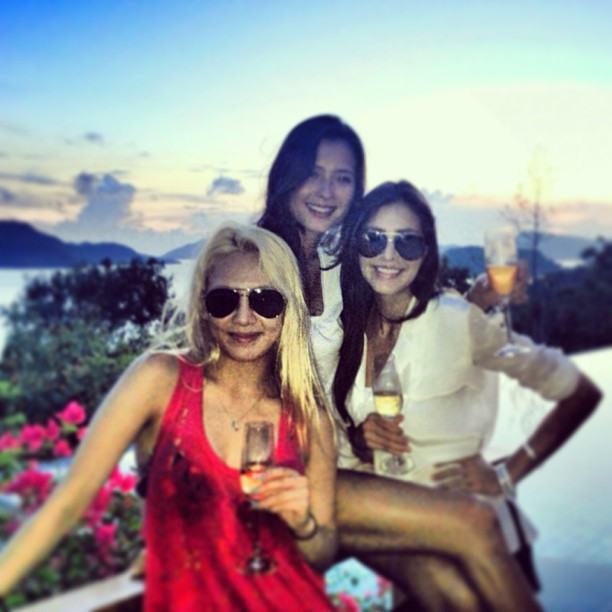 ฮโยยอน SNSD เที่ยวศรีพันวา ภูเก็ต กับแก๊ง ศรีริต้า