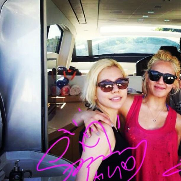 ฮโยยอน SNSD เที่ยวศรีพันวา ภูเก็ต กับแก๊ง ศรีริต้า