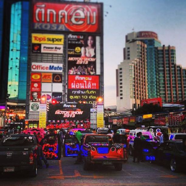 วันนี้ 6/5/56 พบกับ เมย์ พิชญ์นาฏ จะมาโชว์ลีลาล้างรถคู่กับ Toyota E86 @ ตึกคอมขอนแก่น เวลา 18.00 น.