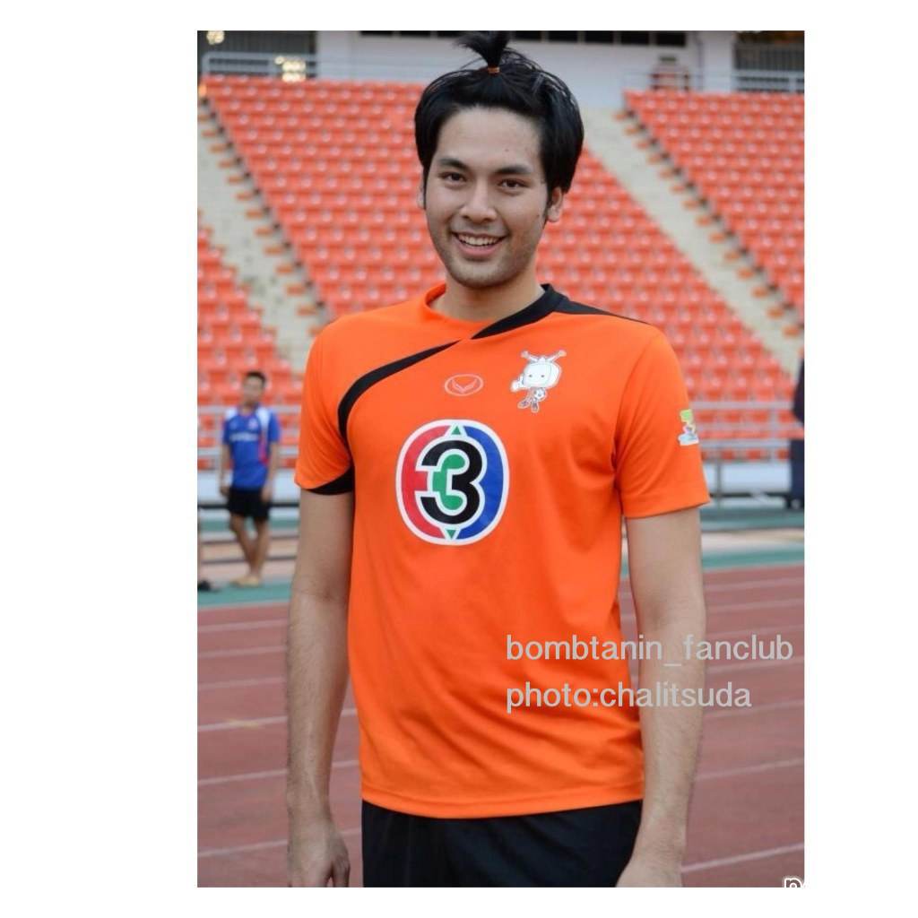 บอม ธนา เข้มดี