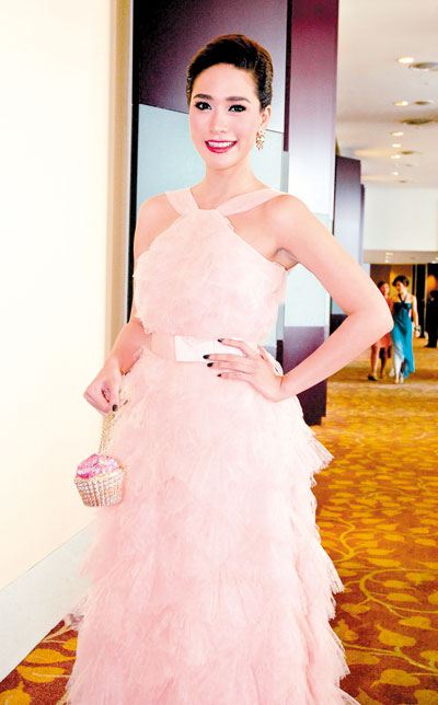 แฟชั่นเเซบๆของ พลอย เฌอมาลย์