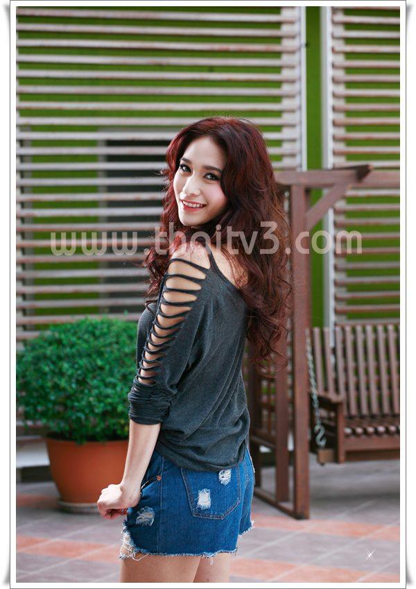 แฟชั่นเเซบๆของ พลอย เฌอมาลย์