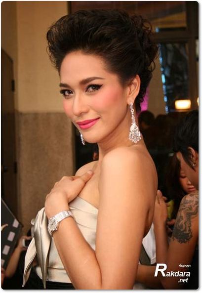 แฟชั่นเเซบๆของ พลอย เฌอมาลย์