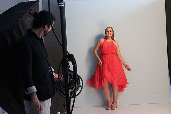 Justine Legault สาวพลัสไซส์ ขึ้นปก Elle สวยได้ไม่จำเป็นต้องผอม