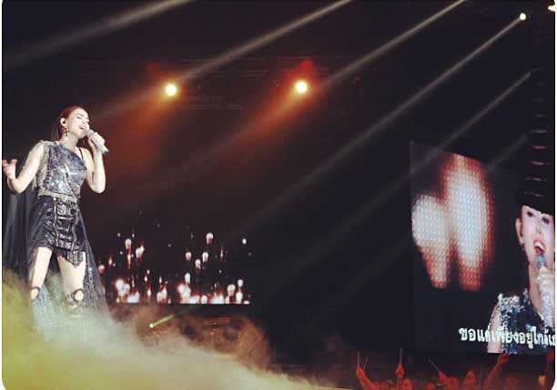 อั้ม อธิชาติ โผล่เซอร์ไพรส์ นัทมีเรีย ในคอนเสิร์ต 6 2 13 คนกรี๊ดตรึม