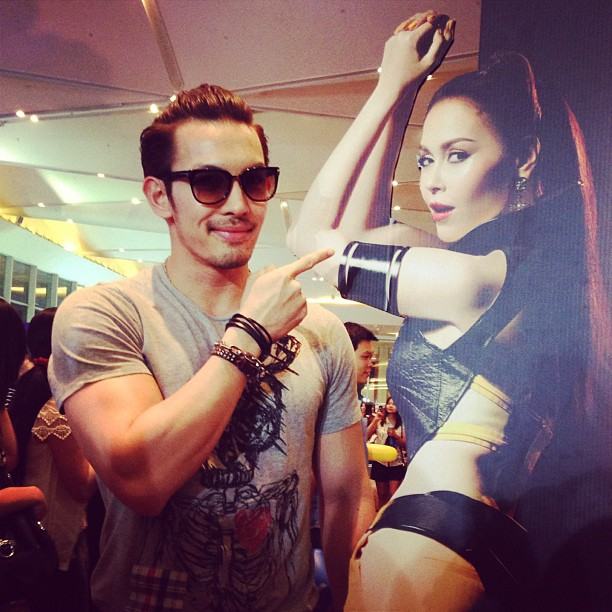 อั้ม อธิชาติ โผล่เซอร์ไพรส์ นัทมีเรีย ในคอนเสิร์ต 6 2 13 คนกรี๊ดตรึม