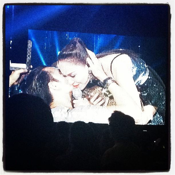 อั้ม อธิชาติ โผล่เซอร์ไพรส์ นัทมีเรีย ในคอนเสิร์ต 6 2 13 คนกรี๊ดตรึม