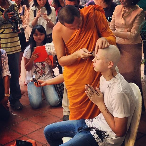 งานบวช พีช พชร เข้าพิธีอุปสมบท ได้รับฉายา พชฺชโร