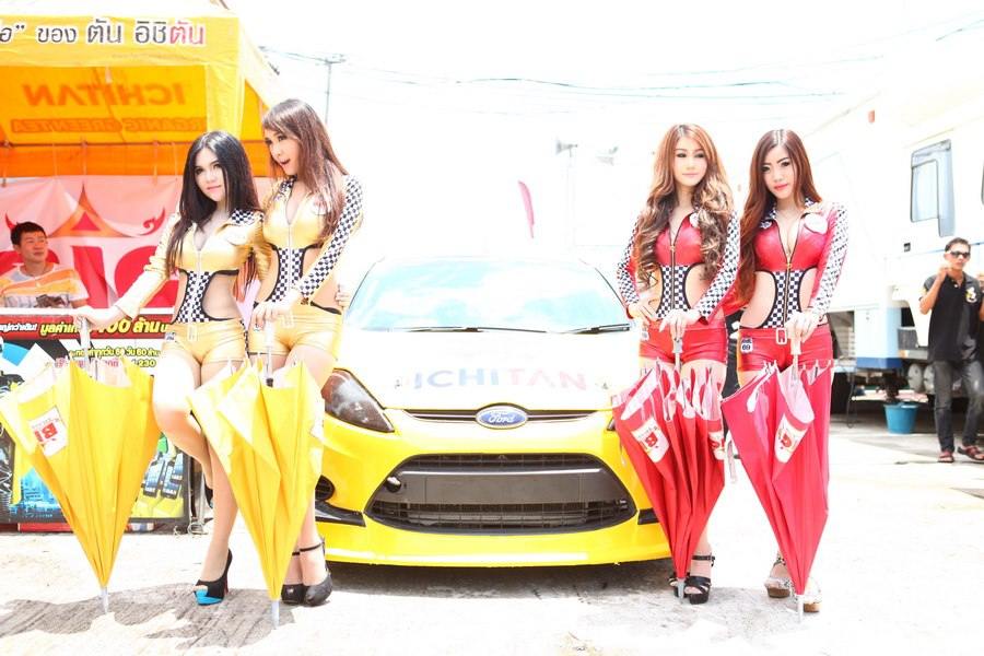 สาวสวยจาก Big Thailand racing team