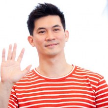 พี่เคน ธีฯ สุดหล่อเสื้อลายขวางน่ารักเน๊อะ