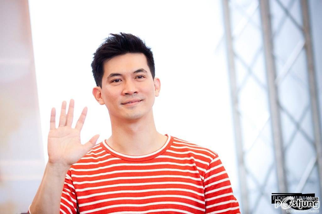 พี่เคน ธีฯ สุดหล่อเสื้อลายขวางน่ารักเน๊อะ