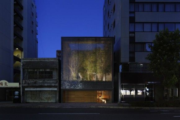 A garden enclosed by 6000 glass blocks | Optical Glass House by Hiroshi Nakamura
