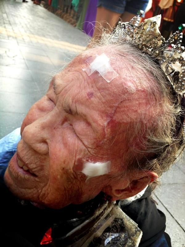 ไมค์ พิรัชต์ น้ำใจงาม ช่วยคุณยายขอทานหน้าบีทีเอส คนชื่นชมเพียบ