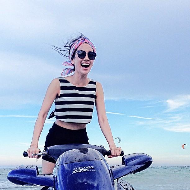 นุ่น เจี๊ยบ พร้อมแก๊งเพื่อน ขับเจ็ตสกี ลั้ลลาเที่ยวหัวหิน