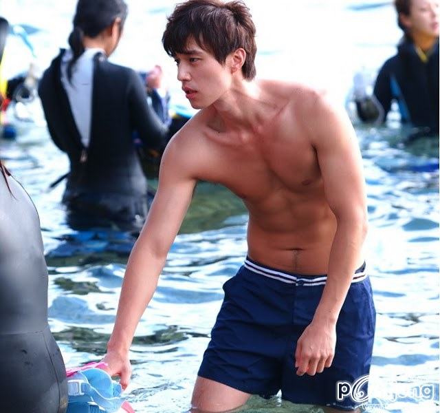 พระเอกปากแดงน่าจุ๊บ