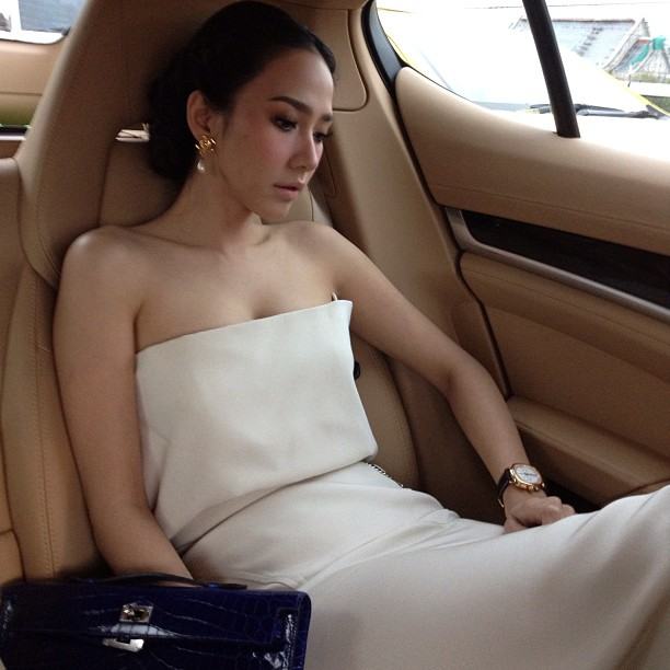 มาดูเจ้าแม่แฟชั่นของเมืองไทย คุณอั้ม พัชราภา หลากหลายสไตค์ ลุคส์ เรียบ หรู ไฮโซ ราคาแพงมาก