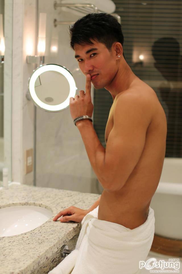 หนุ่มผิวเนียนๆ