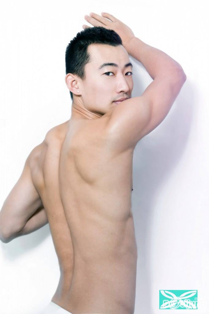 หนุ่มตี๋มีดี