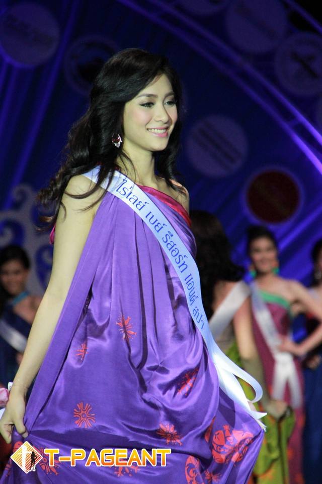 ใครคือ มิสยูนิเวิร์สไทยแลนด์ 2013