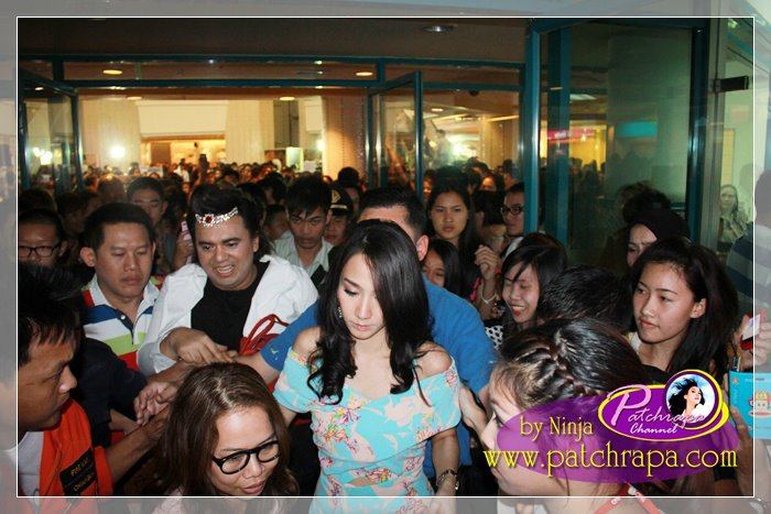 เจ้าหญิงอั้ม และ 'เด็จแม่ เอ มหาชนตัวจริงเสียงจริงค่ะ