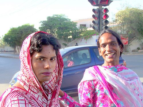 กะเทยอินเดีย สยบกะเทยไทยแท้