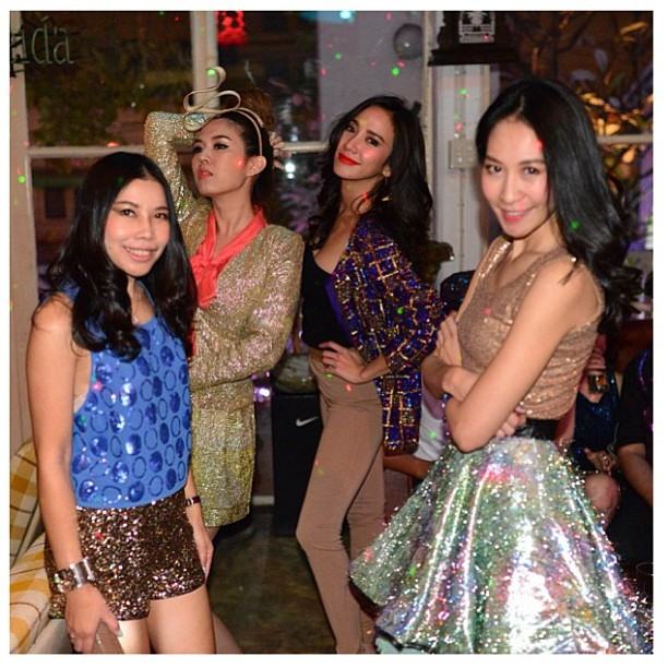 อั้ม พัชราภา : กับแก้งค์เพื่อน ๆ ของเธอว์