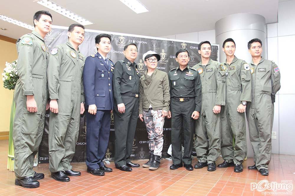 นางเอกสาวสวย กับ ทหารหนุ่มหล่อ 4 เหล่าทัพ กับงานวันผู้ให้กำเนิด เกิดมาตุภูมิ