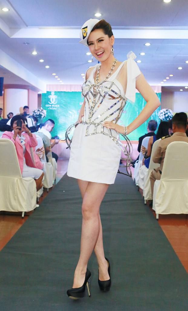 4 นางเอกดัง ในงาน  วันผู้ให้กำเนิด  เกิดมาตุภูมิ ของคุณชูชัย ชัยฤทธิเลิศ