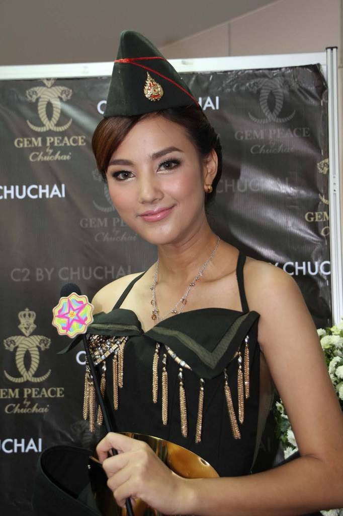 4 นางเอกดัง ในงาน  วันผู้ให้กำเนิด  เกิดมาตุภูมิ ของคุณชูชัย ชัยฤทธิเลิศ