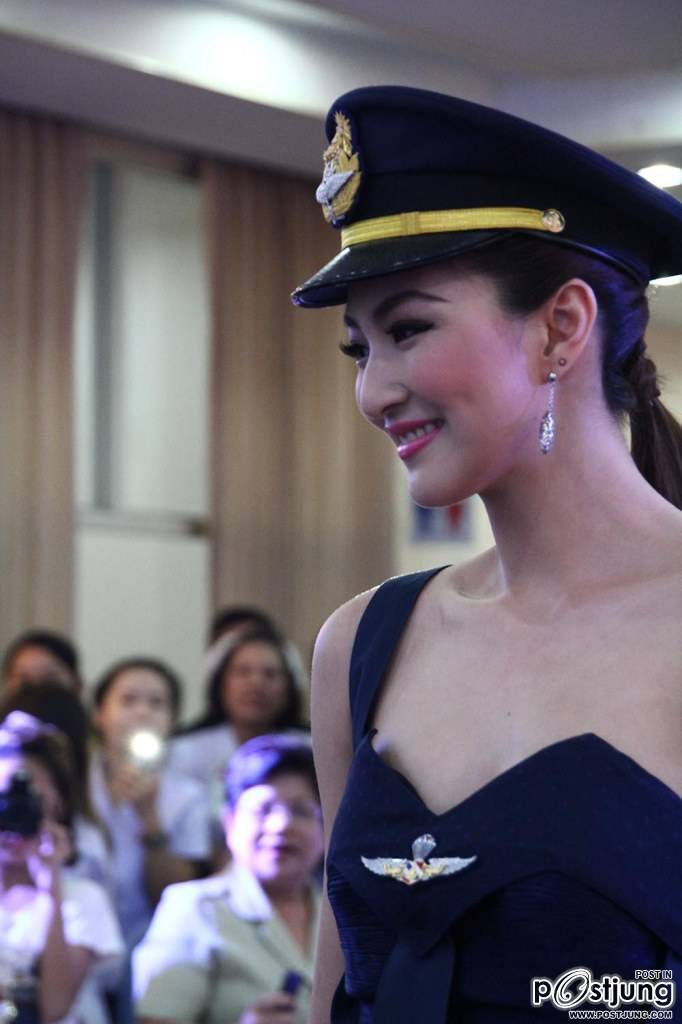 แพนเค้ก ลุกซ์ทหารอากาศหญิง ลุกซ์นี้สวยมาก ในงานวันคล้ายวันเกิดของคุณชูชัย ชัยฤทธิเลิศ ( ใครจะว่าไรก็ช่าง แต่ เธอสวยยย )