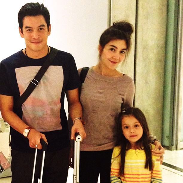 สวีทสุด ๆ ชาคริต-วุ้นเส้น จูงมือหวาน เที่ยวญี่ปุ่น