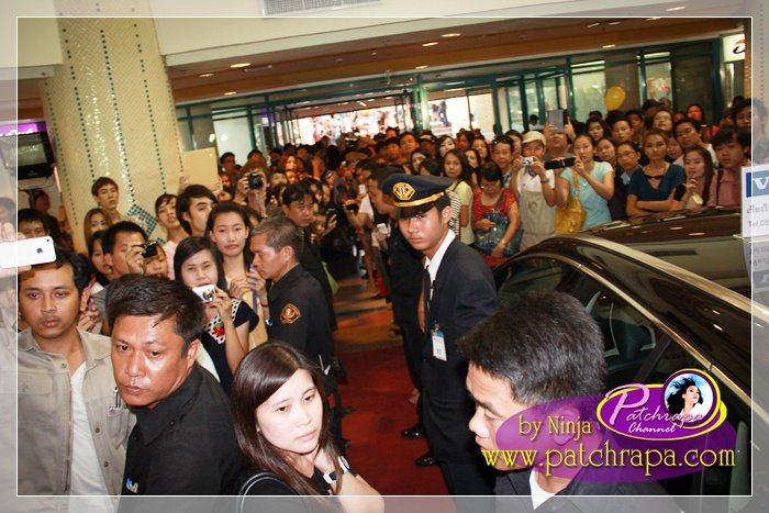 ห้างแตกกกกกก!!!! ประชาชนชาวไทย แห่ดู อั้ม พัชราภา นางเอกอันดับ1 ของประเทศ