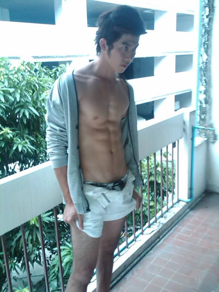 ตัวอย่างนิตยสารROOMMATE น้องต้น นายแบบหน้าตาดีโปรไฟล์ดี