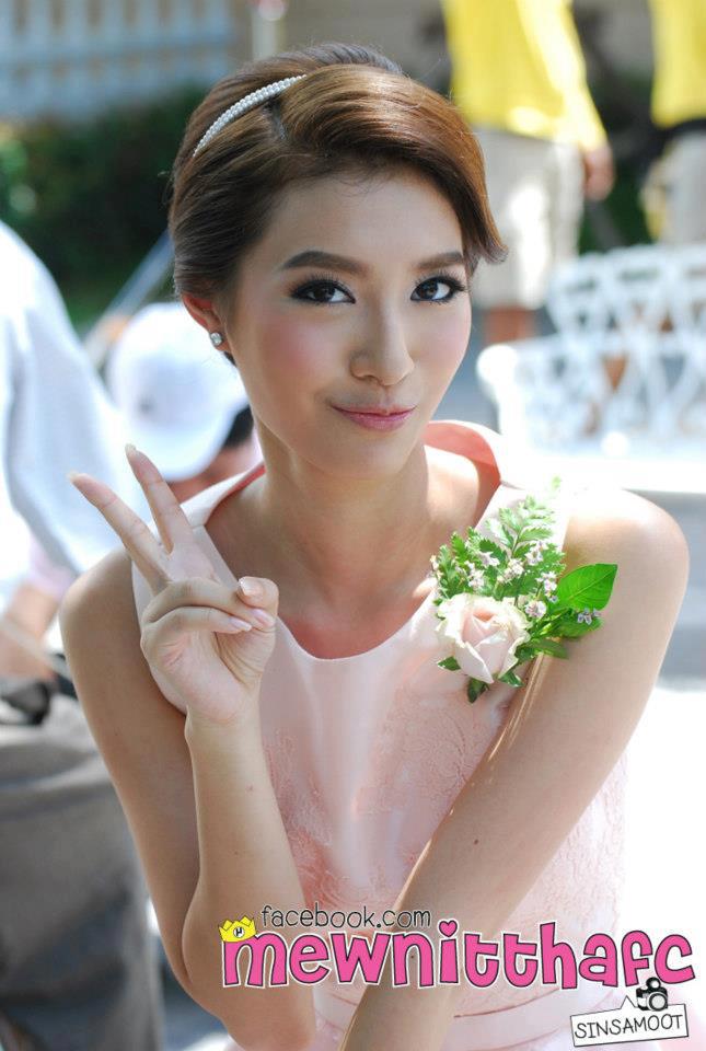 มิว นิษฐา สวยขาวตัวเล็ก