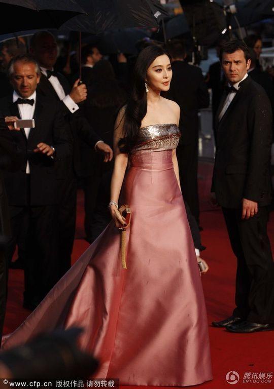 แม่นาง"ฟ่านปิงปิง" ชุดหลุยส์สีชมพู "พิธีเปิดเทศกาลหนังเมืองคานส์ครั้งที่ 66" !!