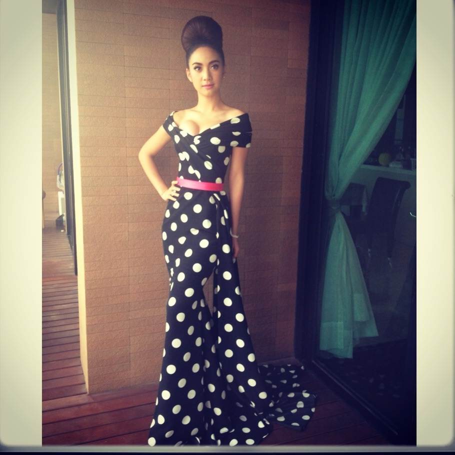 หญิง. กัญญาพัฒน์ กับ เดรสสวยๆ oat coture