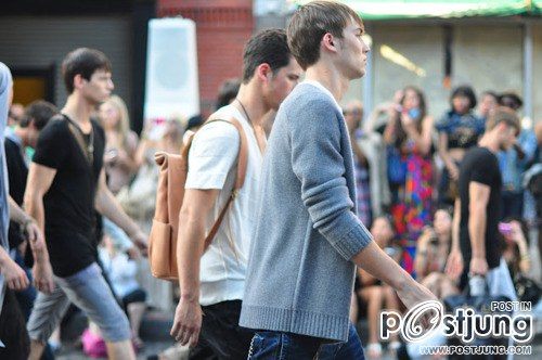 ผู้ชายใส่ ๓