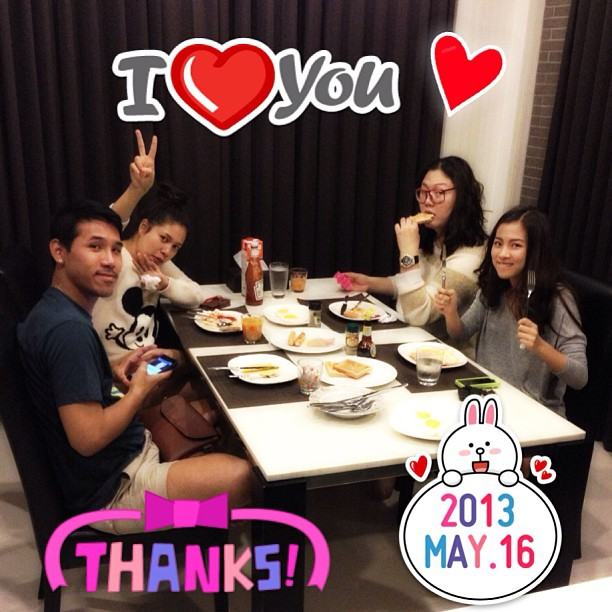 ใหม่ ดาวิกา ฉลองวันเกิดสุดอบอุ่นกับ ใบเฟิร์น และผู้จัดการ