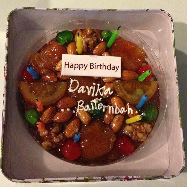 ใหม่ ดาวิกา ฉลองวันเกิดสุดอบอุ่นกับ ใบเฟิร์น และผู้จัดการ