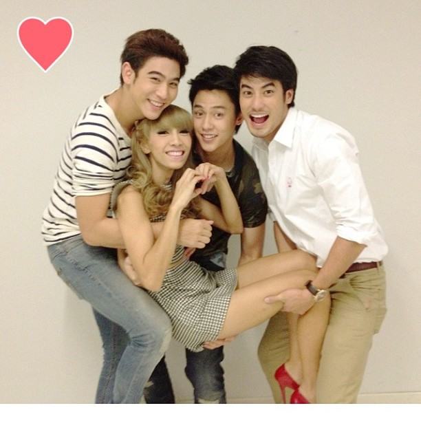 แจ็คการีน  ณ จุด นี้ อิจฉา เธอ มากกกกกกกก กริ๊ดดด