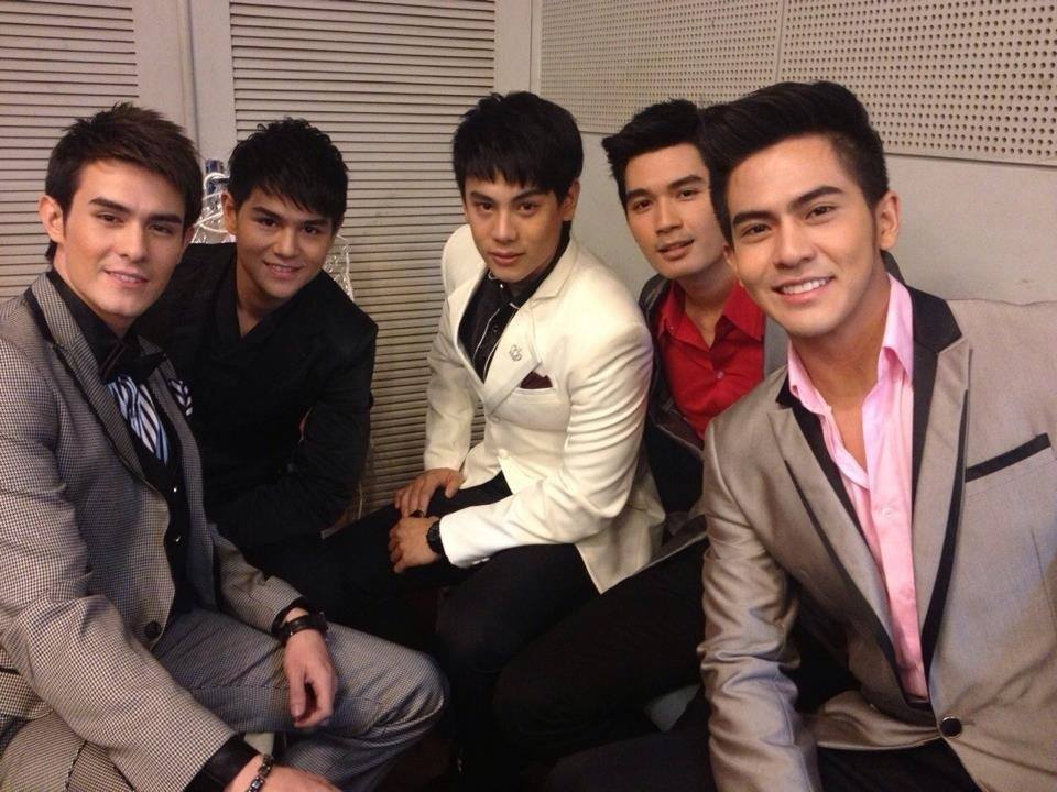 หนุ่มหล่อ