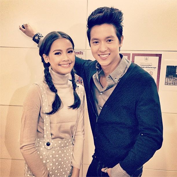 ญาญ่า ปะทะ เจมส์ จิรายุ คู่กัดสุดน่ารัก แย่งชิงตำแหน่งขวัญใจกองถ่าย