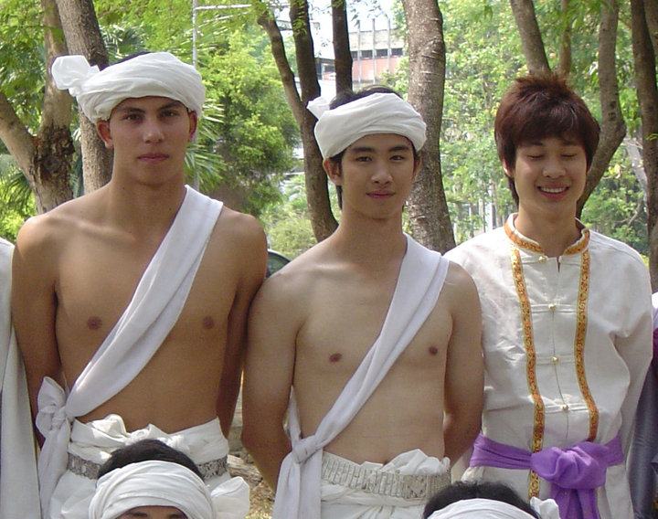 บ่าวน้อยปี๋ใหม่เมือง