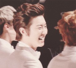 ิตัวอย่างการยิ้มที่สุภาพและจริงใจที่สุด~~~~~